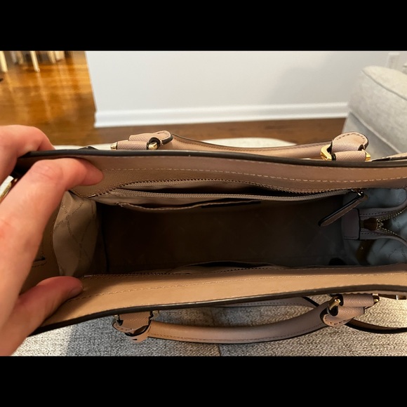 Petal Pink Michael Kors with gold hardware - Picture 3 of 4